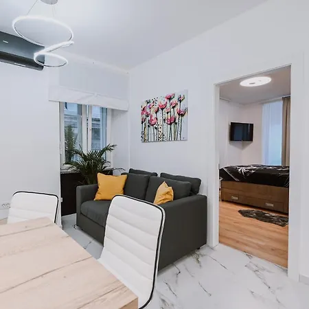 Old Square Apartman *