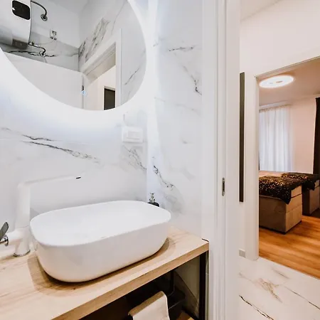 Old Square Apartman *