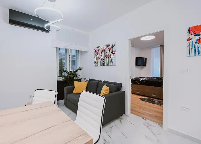 Old Square 아파트 *